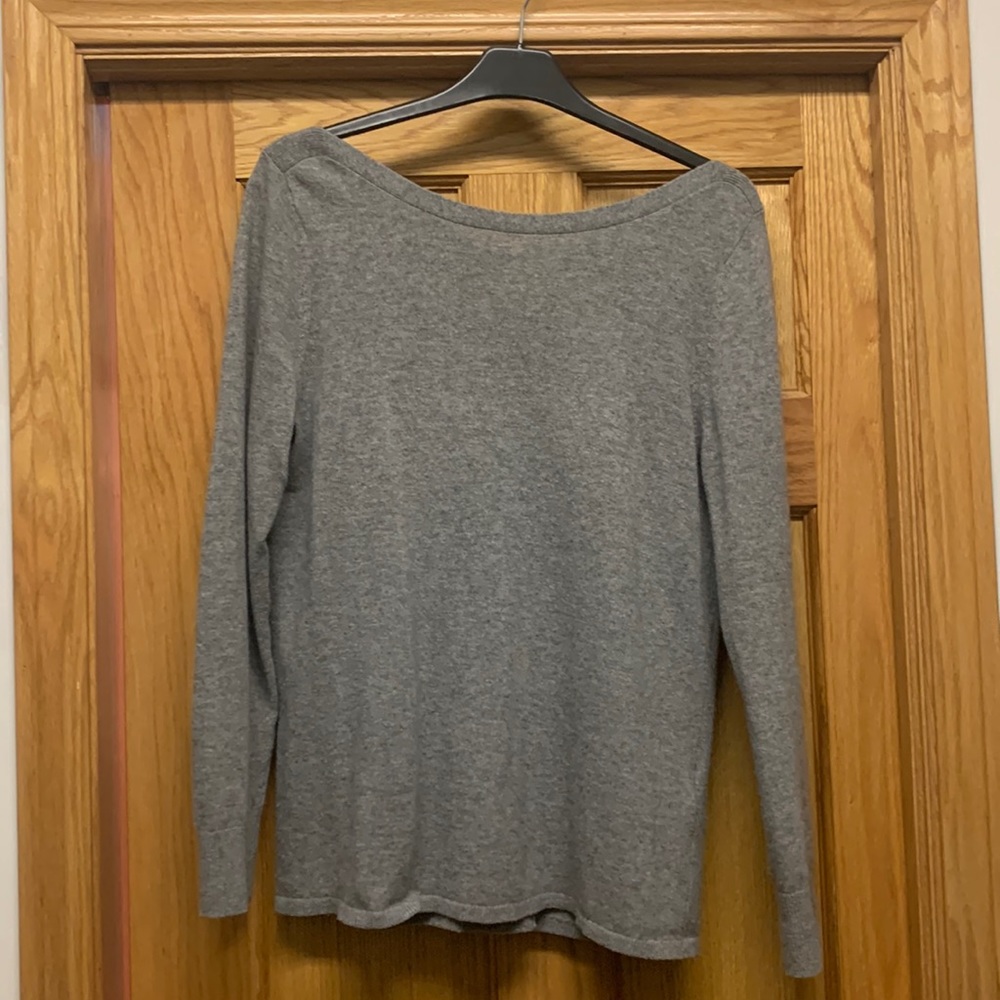 Bundle 3/$15 banana republic grey tie back sweater